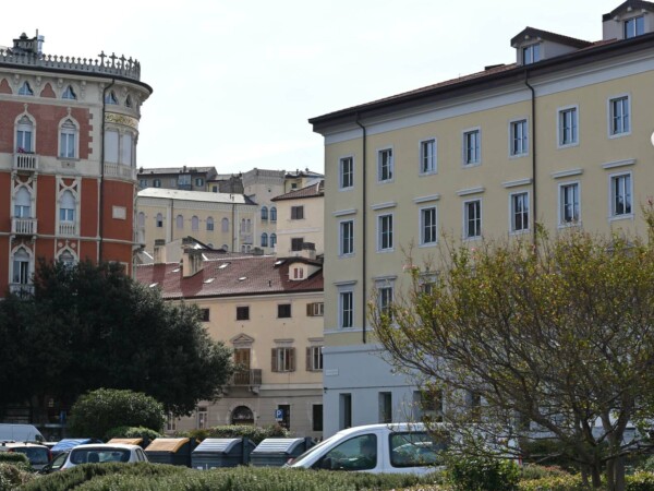 Restauro delle facciate di un edificio storico a Trieste